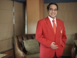 Rektor Unhas Ungkap Alasan Pemberian Jas Almamater Gratis untuk Mahasiswa