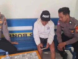 Polisi di Bone Baik, Personel Satlantas Serahkan HP yang Ditemukan di Jalan Kepada Pemilik