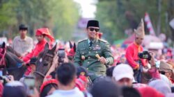Gubernur Sulsel Lepas Puluhan Ribu Peserta Jalan Sehat dan Kirab Karnaval HUT RI Ke-80