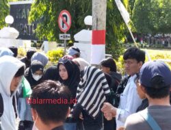 Ribuan Massa Tolak Kenaikan PBB Geruduk Kantor Bupati Bone