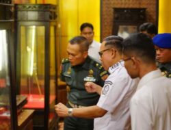 Kunjungi Rujab Bupati Bone, Wabup Andi Akmal Temani Irpuspomad Masuk Museum Arajang Bone