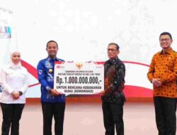 Gubernur Sulsel Peduli Sorowako, Andi Sudirman Serahkan Bantuan Rp1 Miliar untuk Korban Kebakaran