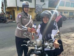 Kado Cinta Polwan Sat Lantas Polres Bone untuk Warga Tertib Lalu Lintas Sambut HUT Lantas Ke-70