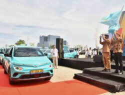Gubernur Sulsel Andi Sudirman Resmikan Taksi Listrik Modern Pertama di Makassar