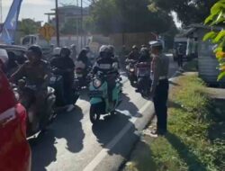Antrean Panjang di SPBU Bone, Satlantas Polres Bone Turun Mengawal