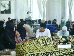 Gubernur Andi Sudirman Melayat ke Rumah Duka Ibunda Wagub Fatmawati Rusdi