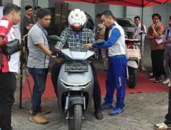 Asmo Sulsel Edukasi Safety Riding Karyawan PT Nippon Indosari Corpindo