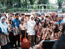 Potret Senyum Bahagia Siswa SD dan SMP di Malino Menerima Seragam Gratis dari Bupati Gowa