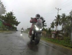 Tips Berkendara Aman di Jalan Licin dan Berpasir Ala Asmo Sulsel