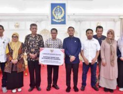 Andi Sudirman Ingin Soppeng dan Sidrap Maju, Gubernur Sulsel Serahkan Bantuan Mandiri Benih Padi