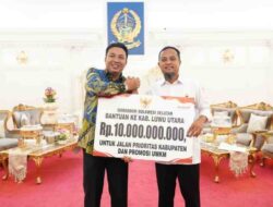 Andi Sudirman ingin Lanjutkan Pembangunan Seko, Gubernur Sulsel Serahkan Bantuan Rp10 Miliar untuk Luwu Utara