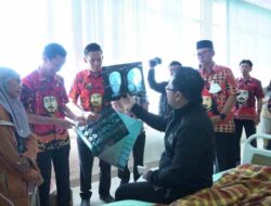 Bukti Peduli Masyarakat, Wabup Gowa Darmawangsyah Jenguk dan Tanggung Pengobatan Korban Busur di Bontoramba