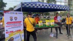 Susuri Sungai, Perjuangan Dit Binmas Polda Kaltara Penyaluran Beras SPHP di Wilayah Pelosok Desa