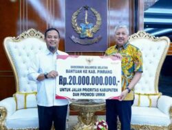 Gubernur Andi Sudirman Serahkan Rp20 Miliar ke Pemkab Pinrang, untuk Infrastruktur dan UMKM