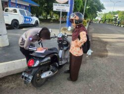 Tegas! Sat Lantas Polres Bone Tilang Pengendara Motor di Bawah Umur