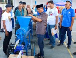 Kadis Andi Promal Dampingi Bupati Andi Asman Serahkan Bantuan Sarana Prasarana kepada 47 Pelaku IKM di Bone