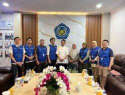 Aceh Tamiang Diterjang Banjir dan Longsor, Rektor Unismuh Makassar Lepas Tim Medis Tanggap Bencana