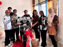 Guru Inspiratif Nasional Asal Konawe Dapat Hadiah Motor dari Asmo Sulsel dan YAHM