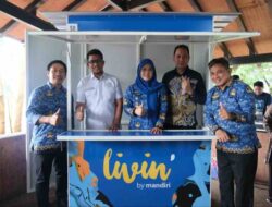 Pemkab Gowa Kolaborasi Bank Mandiri Bagikan 50 Gerobak UMKM 