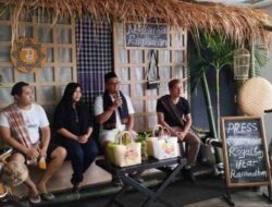 Ramadhan Menyenangkan, Hotel Royal Bay Hadirkan Dekorasi Ikonik Pos Kamling dan Sepeda Ontel