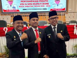 Anggota DPRD Fraksi PKB Sematkan Andi Asman dan Andi Akmal Jadi Bapak Infrastruktur Bone