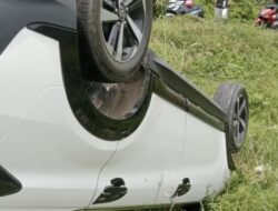 Lakalantas di Tikungan, Mobil Putih Terbalik di Luwu Timur
