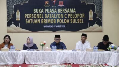 Dansat Brimob Polda Sulsel Buka Puasa Bersama Anak Yatim di Bone, Bagikan Paket Cinta Ramadan