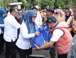 716 Tenaga Outsourcing Bahagia Terima Paket Lebaran Pemkab Gowa Kolaborasi Baznas