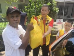 Lions Club Makassar Satu dan Lions Club Cemerlang Berbagi Berkah Ramadan, Salurkan Sembako dan Angpao kepada 100 Tukang Becak