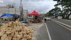 Polantas Bone Tegur Penanggung Jawab Proyek Akibat Tumpuk Material Bangunan di Badan Jalan