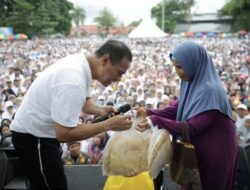 Sentuhan Hati untuk Rakyat Kecil: Mentan Andi Amran Bantu Modal Rp20 Juta untuk Pedagang Kerupuk di Bone