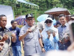 Dari Riak Air ke Riuh Harapan: Wabup Bone Andi Akmal Saksikan Tiro Bulu Menyulam Masa Depan