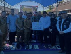 Mentan Andi Amran Serahkan Bantuan Rp9 Miliar untuk Korban Banjir Bone, BupAAS Sampaikan Terima Kasih
