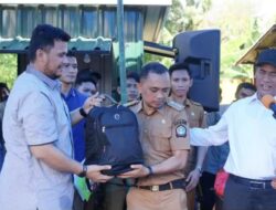 Banjir Bone Bawa Duka, Anggota DPR RI Andi Amar Salurkan Bantuan Rp500 Juta untuk Warga