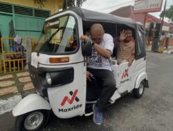BupAAS Jajal Maxride Saat Jalan Pagi, Sebut Transportasi Modern yang Nyaman dan Bantu Ekonomi Warga Bone