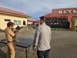 Asah Fokus dan Disiplin, BupAAS Jajal Latihan Menembak di Mako Brimob Bone