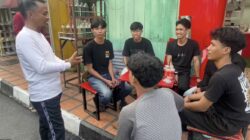 Jalan Pagi, BupAAS Singgah di Pinggir Jalan dan Beri Motivasi Anak Muda: “Hidup Harus Positif dan Punya Tujuan”