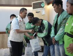 PLN UID Sulselrabar Tebar 28 Sapi Kurban dan 800 Paket Bantuan, Ojol hingga Dhuafa Rasakan Berkah Iduladha