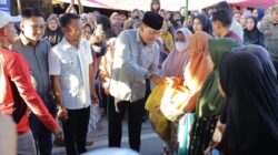 Prof Nurdin Halid dan BupAAS Serahkan 2 Ribu Paket Cinta untuk Korban Banjir Panyula, Warga Dapat Keringanan PBB 50 Persen