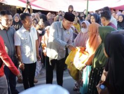 Prof Nurdin Halid dan BupAAS Serahkan 2 Ribu Paket Cinta untuk Korban Banjir Panyula, Warga Dapat Keringanan PBB 50 Persen