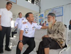 “Layani dengan Senyum, Layani Sepenuh Hati” Pesan BupAAS Saat Menyapa Pasien di RSUD Datu Pancaitana