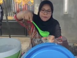 Pasar Lippujange Heboh, Ketua TP PKK Bone Hj. Maryam Andi Asman “Mendadak” Jadi Penjual Es Cendol Dawet