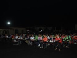 Nobar Piala Dunia Jadi Ajang Silaturahmi, Brimob Polda Sulsel Salurkan 100 Paket Bansos
