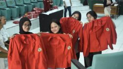 Unhas Bagikan 10 Ribu Jas Almamater Gratis untuk Mahasiswa Baru, Wujud Komitmen Ringankan Beban Orang Tua
