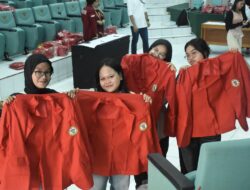 Unhas Bagikan 10 Ribu Jas Almamater Gratis untuk Mahasiswa Baru, Wujud Komitmen Ringankan Beban Orang Tua