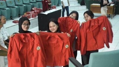 Unhas Bagikan 10 Ribu Jas Almamater Gratis untuk Mahasiswa Baru, Wujud Komitmen Ringankan Beban Orang Tua