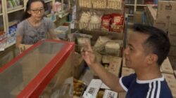 Borong Kue Tradisional, BupAAS Bagikan Kue Gratis untuk Masyarakat