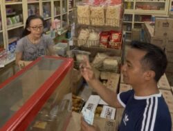 Borong Kue Tradisional, BupAAS Bagikan Kue Gratis untuk Masyarakat
