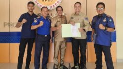 BPBD Sulsel Serahkan 5 Unit APAR untuk Damkar Bone, Perkuat Mitigasi Kebakaran dan Edukasi Masyarakat