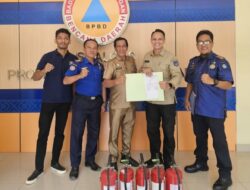 BPBD Sulsel Serahkan 5 Unit APAR untuk Damkar Bone, Perkuat Mitigasi Kebakaran dan Edukasi Masyarakat